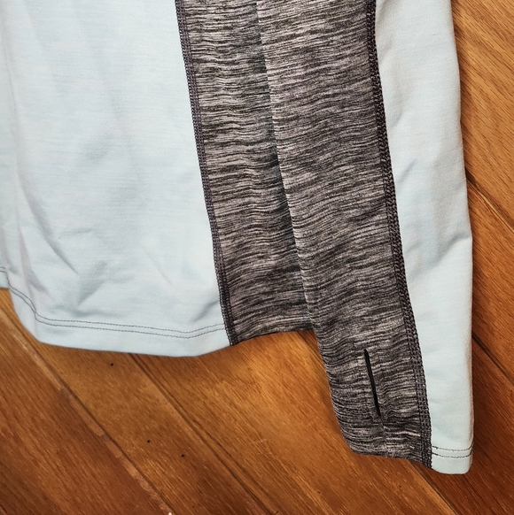 Under Armour Gray and Light Blue Quarter-Zip Women's Medium Athletic Pullover - Picture 6 of 12